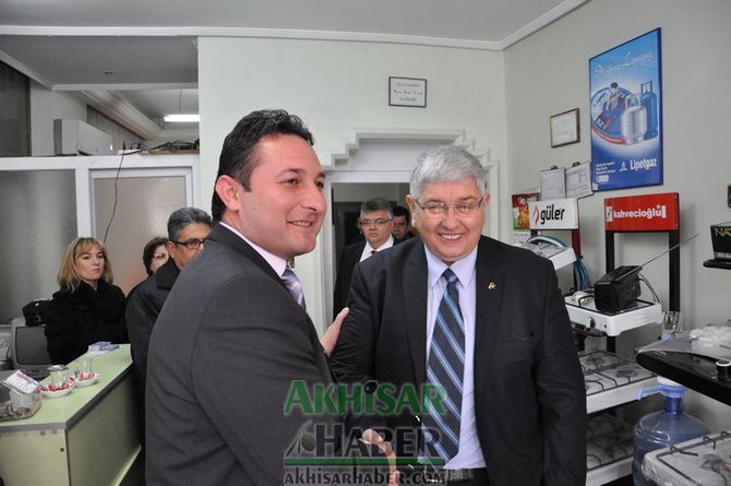 Akhisar Emniyet Müdürü Alparslan Demiray’dan, MHP’ye Ziyaret